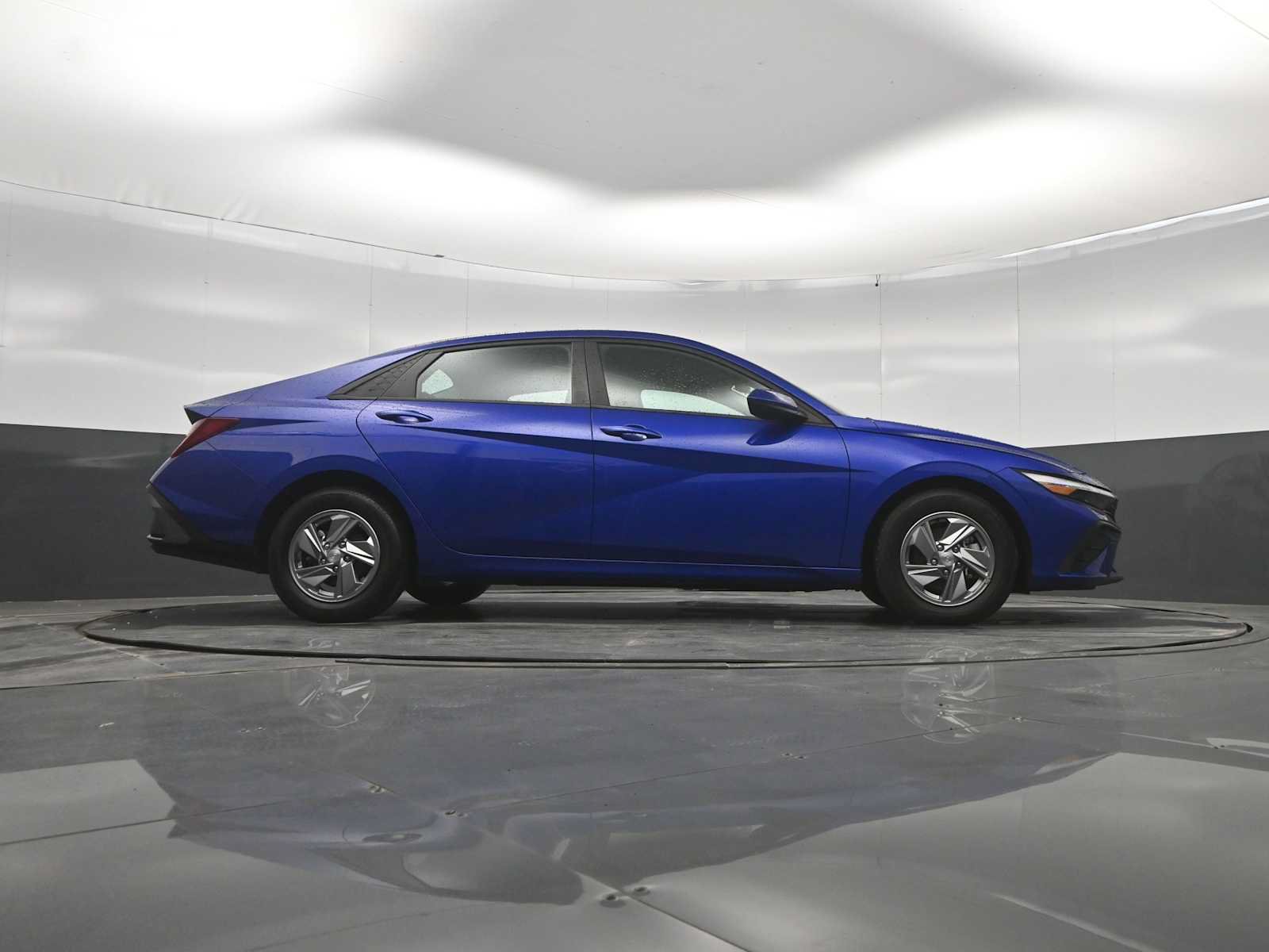 Used 2024 Hyundai Elantra SE FWD image 38