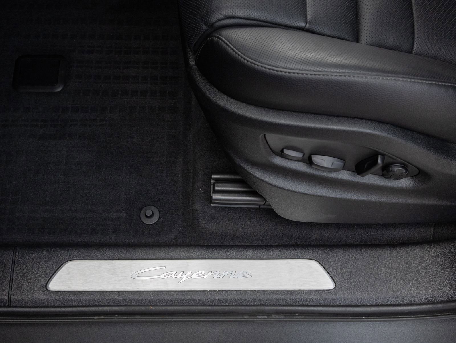 Certified 2025 Porsche Cayenne image 22