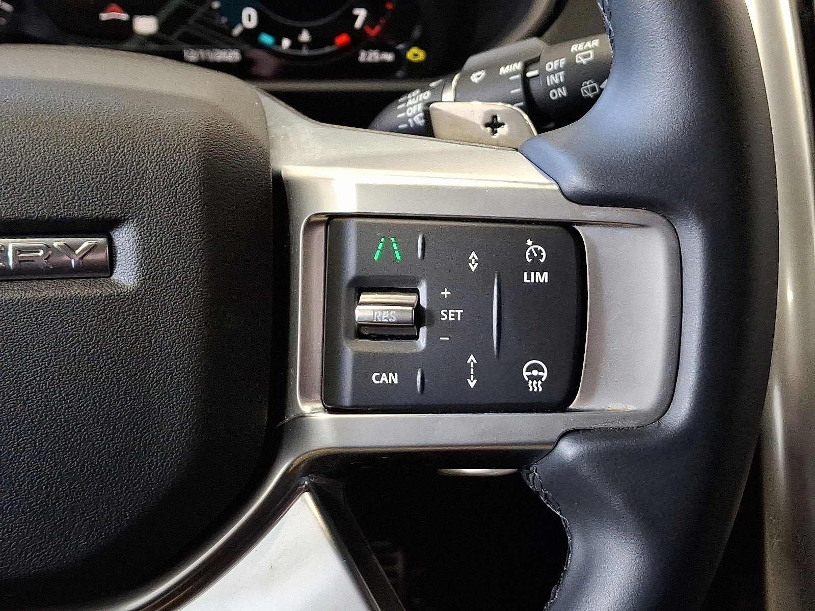 Certified 2025 Land Rover Discovery Dynamic SE image 22