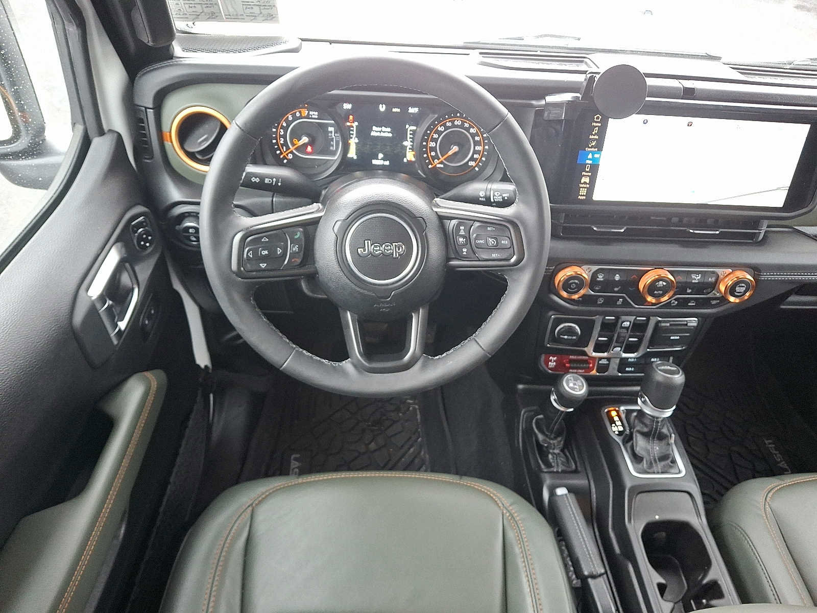 Used 2025 Jeep Gladiator Mojave AWD/4WD image 11