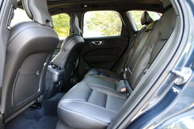 New 2026 Volvo XC60 B5 Ultra w/ Climate Package AWD/4WD image 17