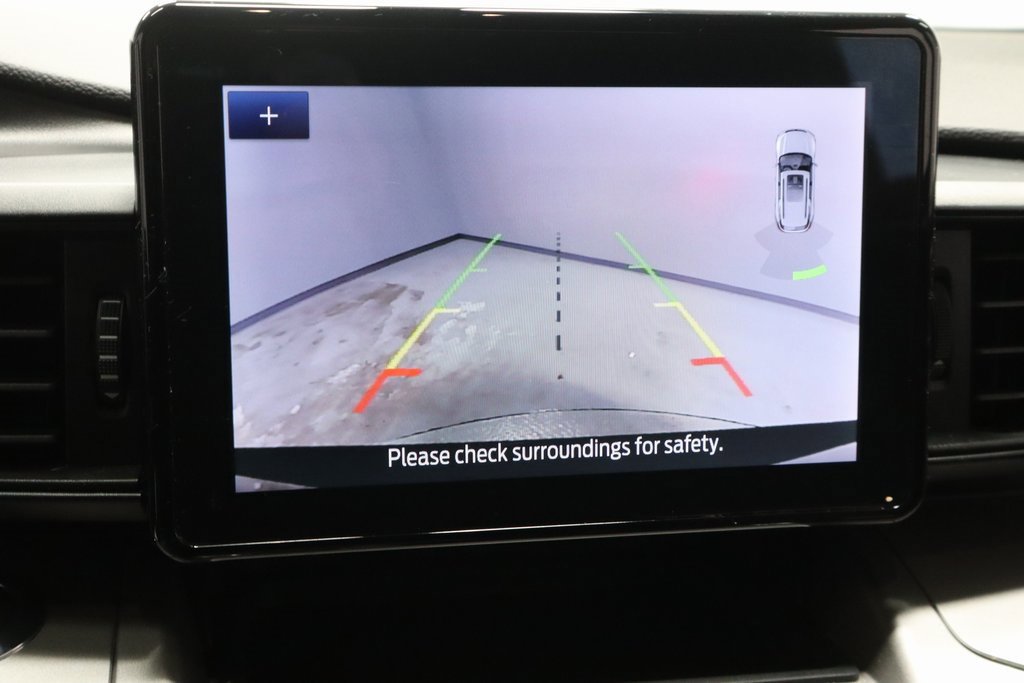 Certified 2022 Ford Explorer XLT image 3