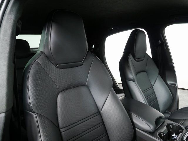 Certified 2024 Porsche Cayenne Turbo GT AWD/4WD image 24