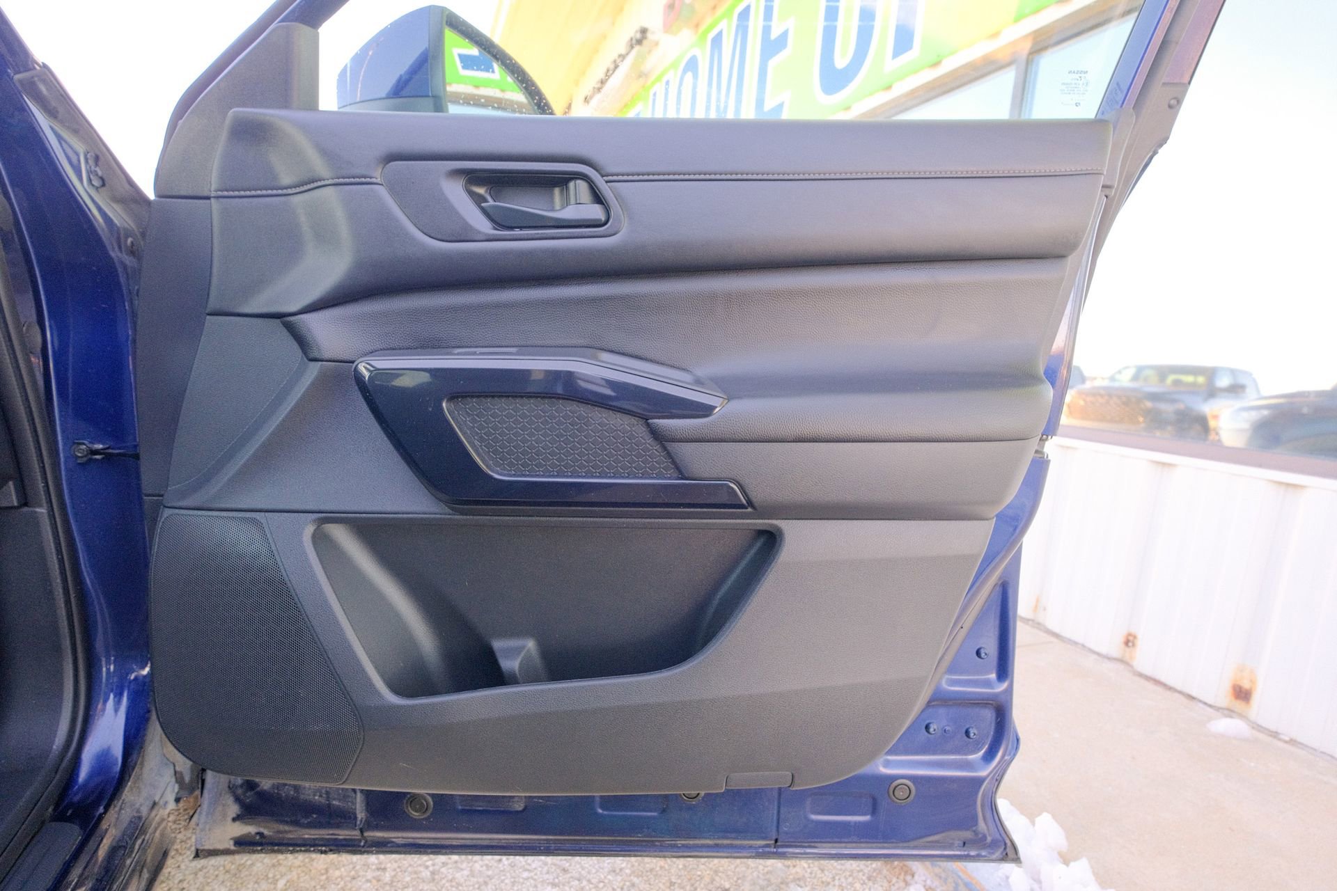 Used 2025 Nissan Pathfinder SV image 17