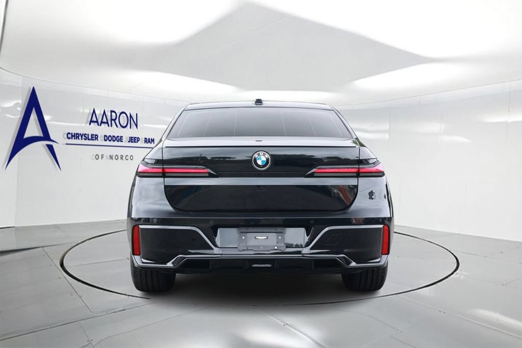 Used 2023 BMW 740i w/ Executive Package RWD image 3