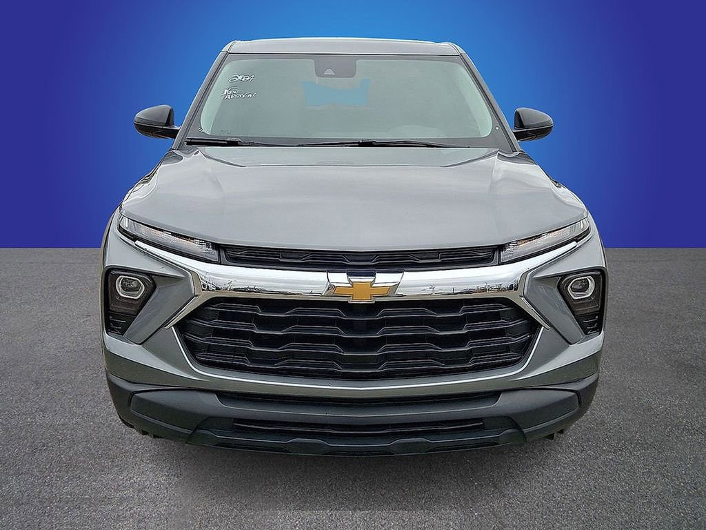 Used 2024 Chevrolet TrailBlazer LS w/ LS Convenience Package FWD image 2