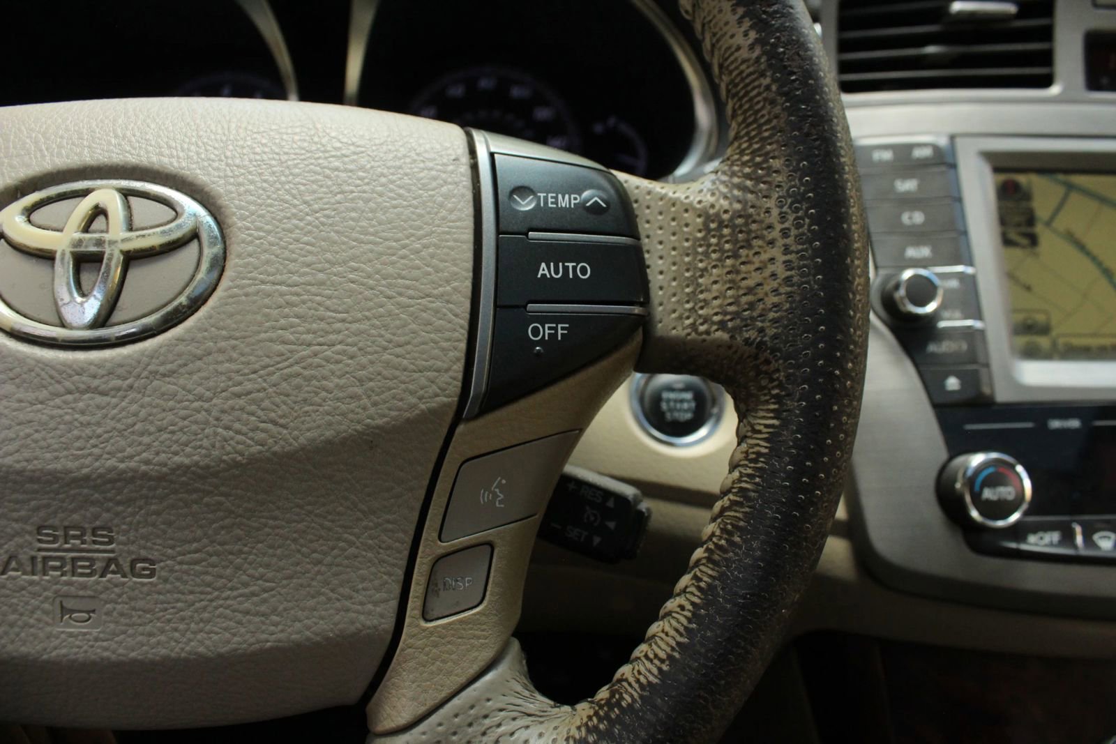 Used 2011 Toyota Avalon Limited FWD image 30
