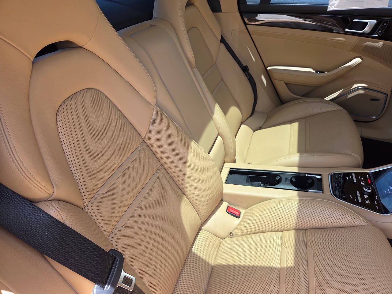 Used 2020 Porsche Panamera RWD image 11