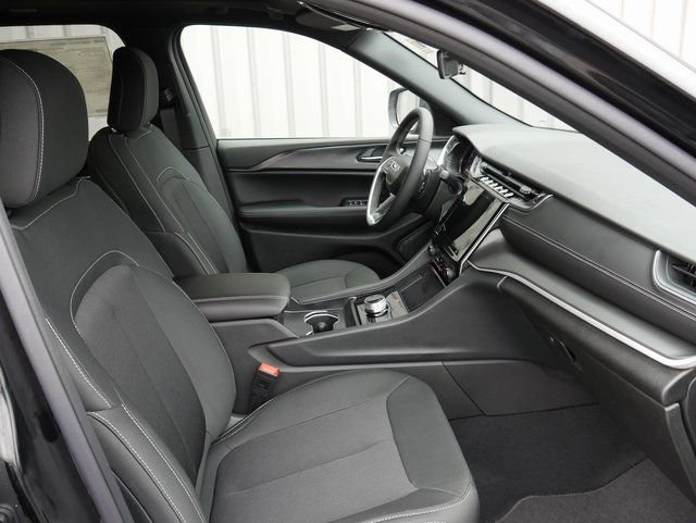 New 2025 Jeep Grand Cherokee Laredo X w/ Luxury Tech Group I image 27