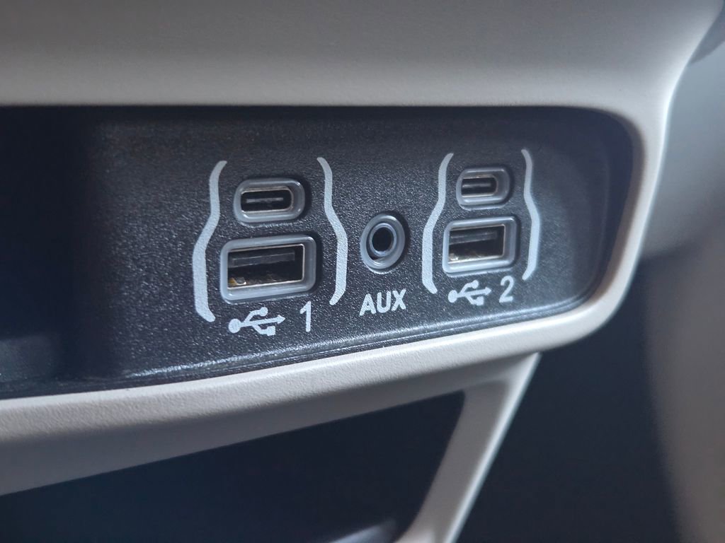 Certified 2024 Chrysler Pacifica Touring-L image 29