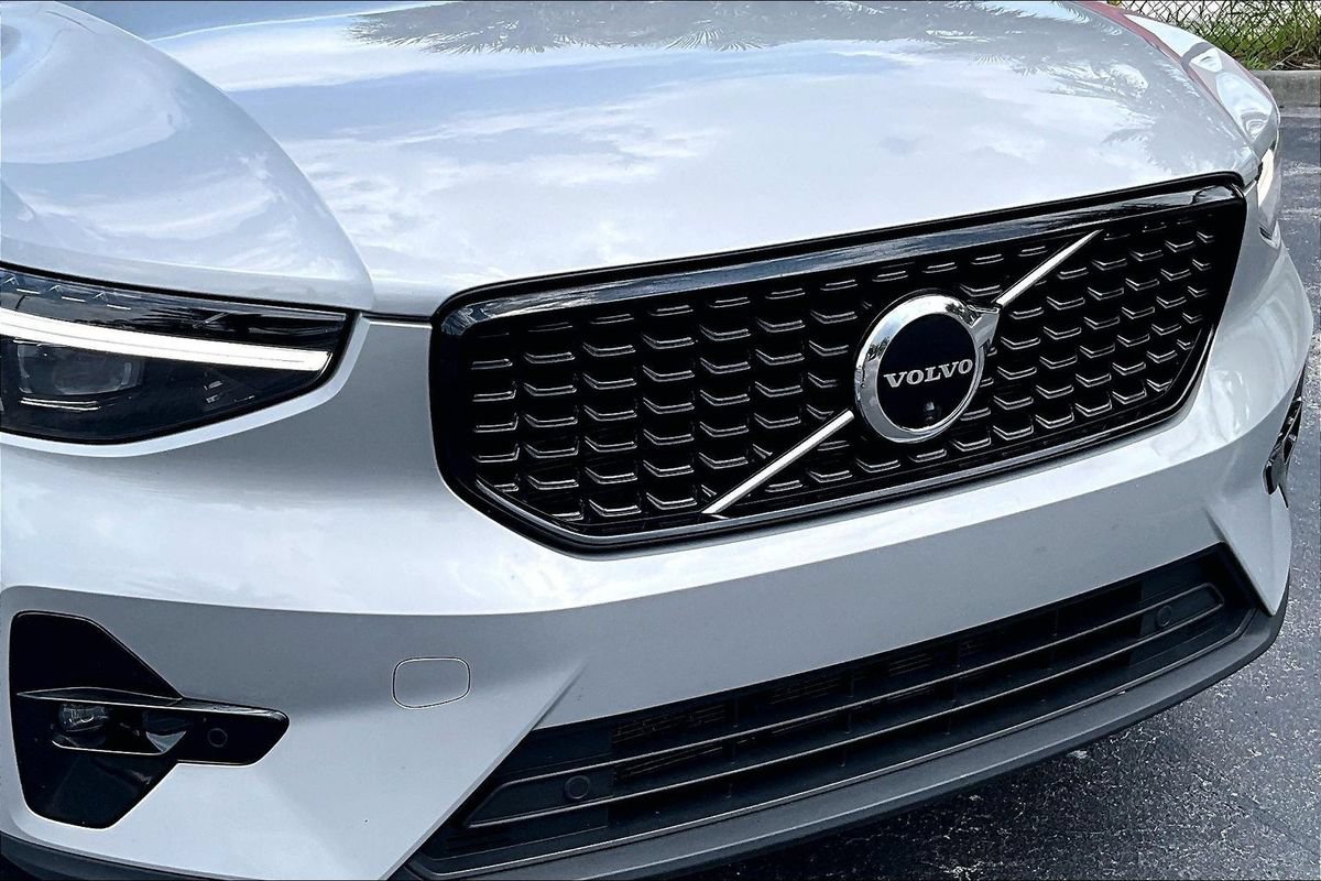 Used 2023 Volvo XC40 B4 Ultimate w/ Protection Package Premier FWD image 35