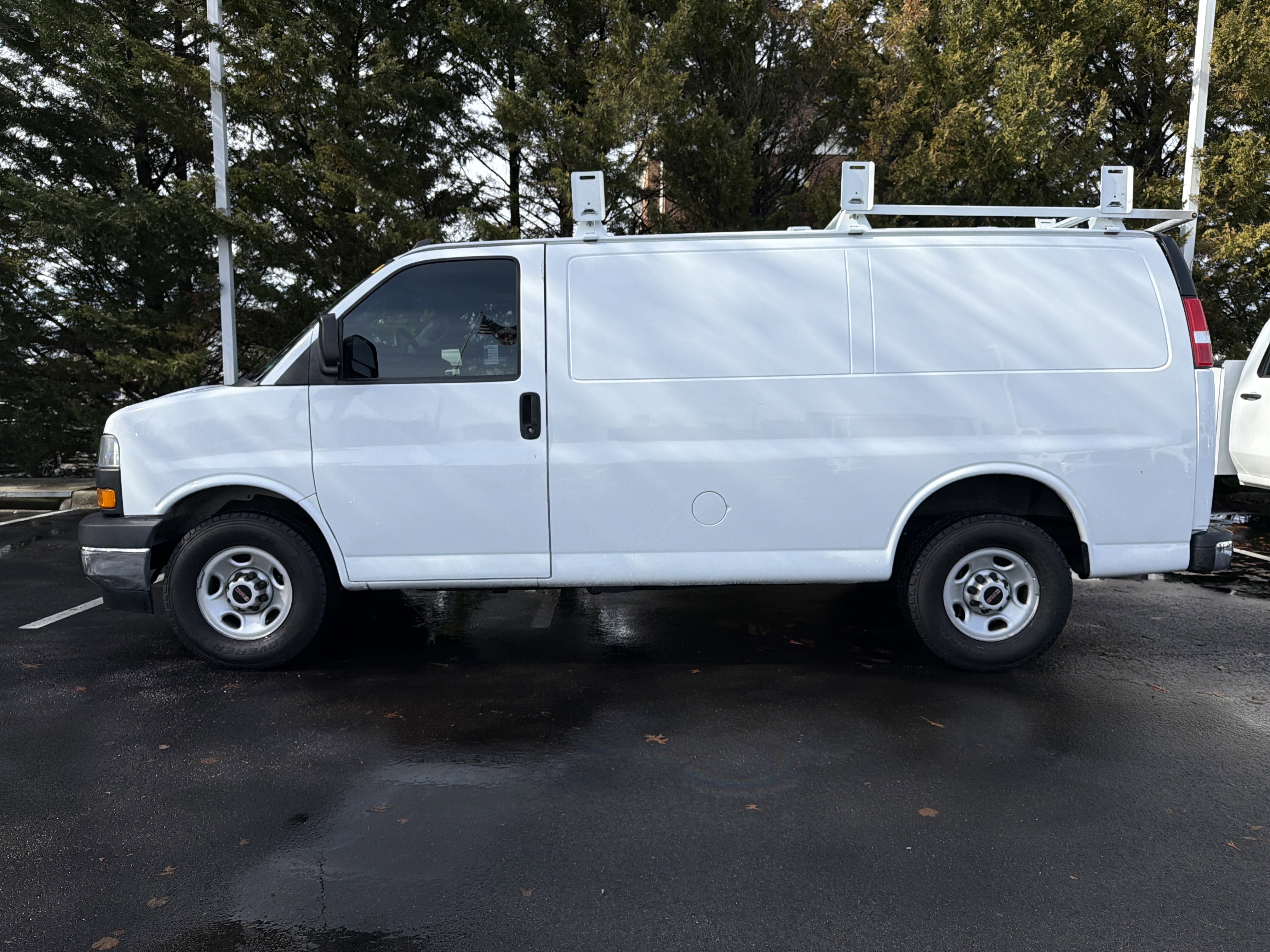Used 2021 GMC Savana 2500 w/ Driver Convenience Package image 7