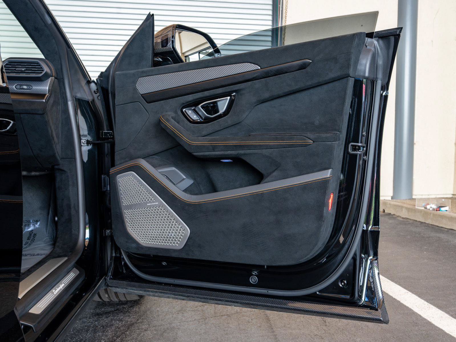Used 2024 Lamborghini Urus Performante AWD/4WD image 25