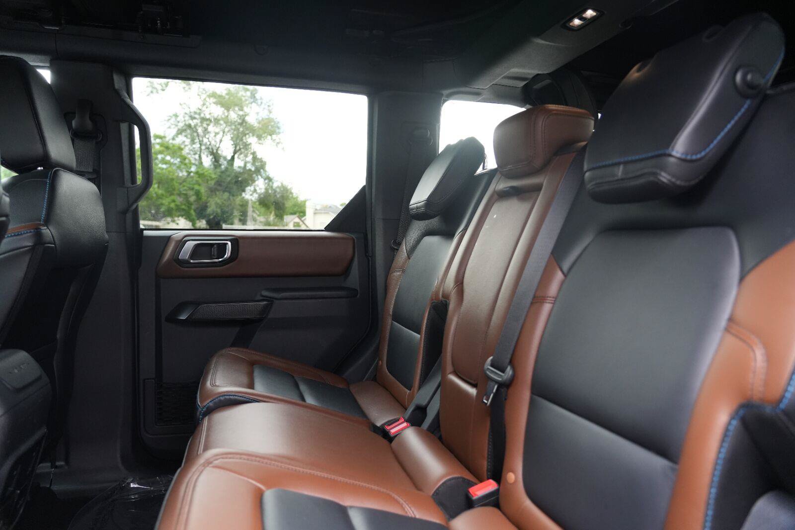 Used 2024 Ford Bronco Outer Banks AWD/4WD image 16
