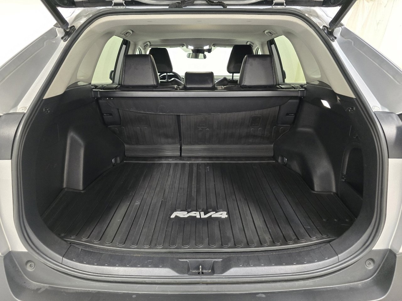 Certified 2022 Toyota RAV4 XLE Premium AWD/4WD image 20