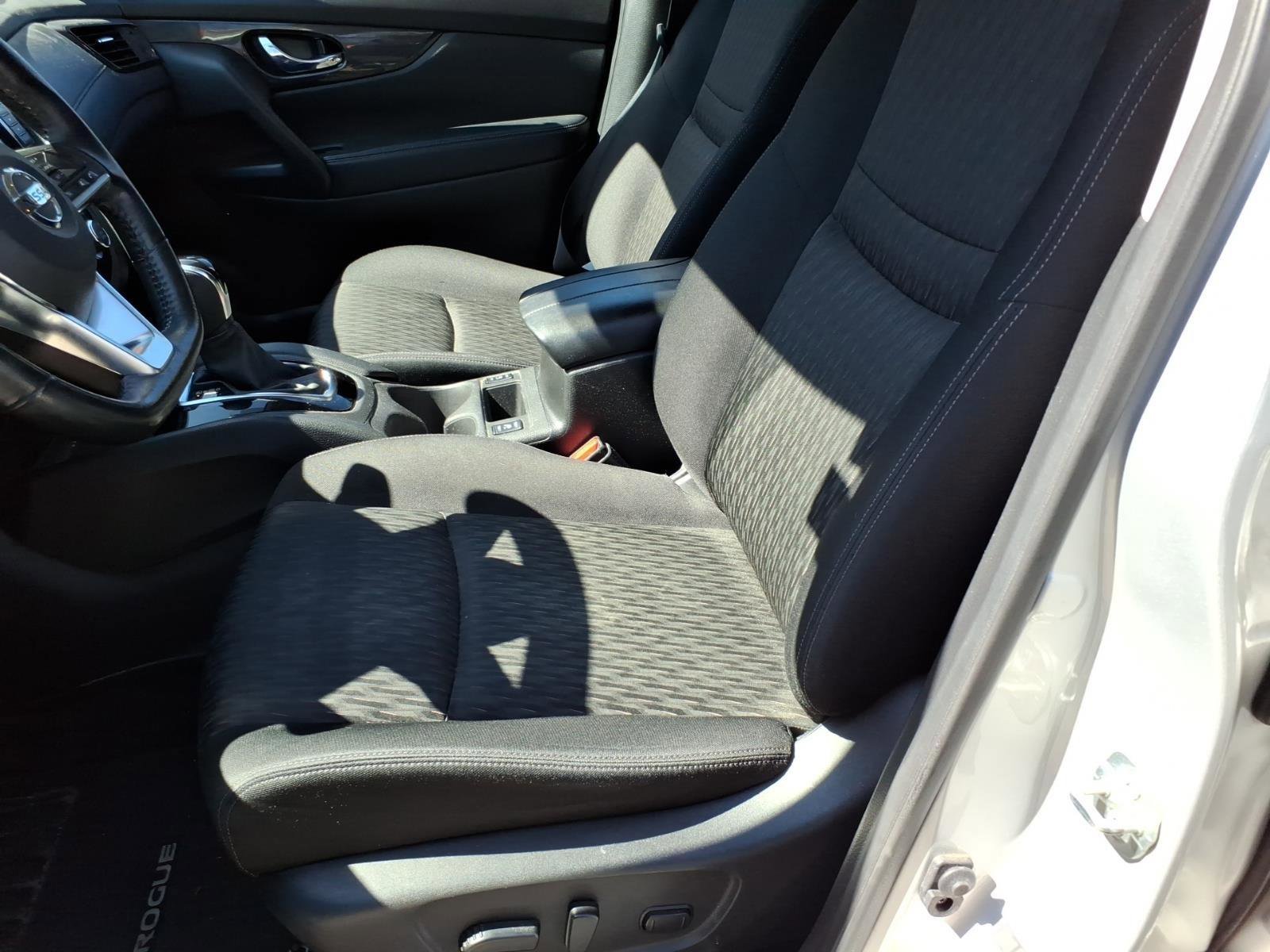 Used 2019 Nissan Rogue SV image 10