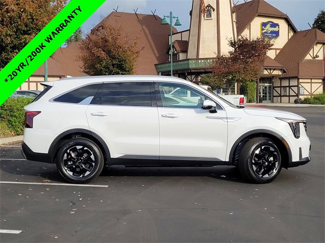 New 2026 Kia Sorento S image 3