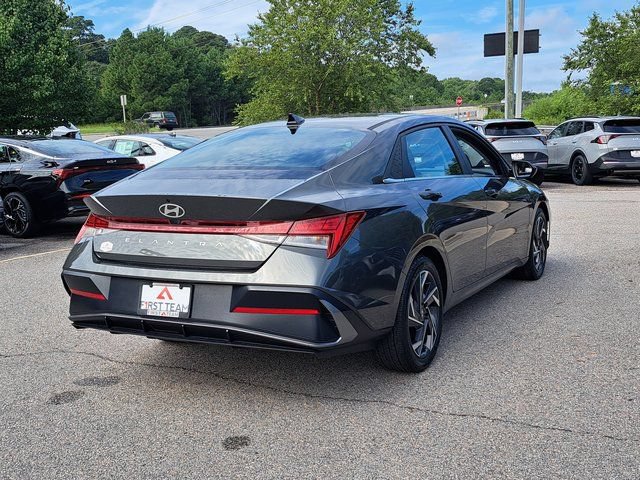 Used 2024 Hyundai Elantra SEL w/ Convenience Package FWD image 5
