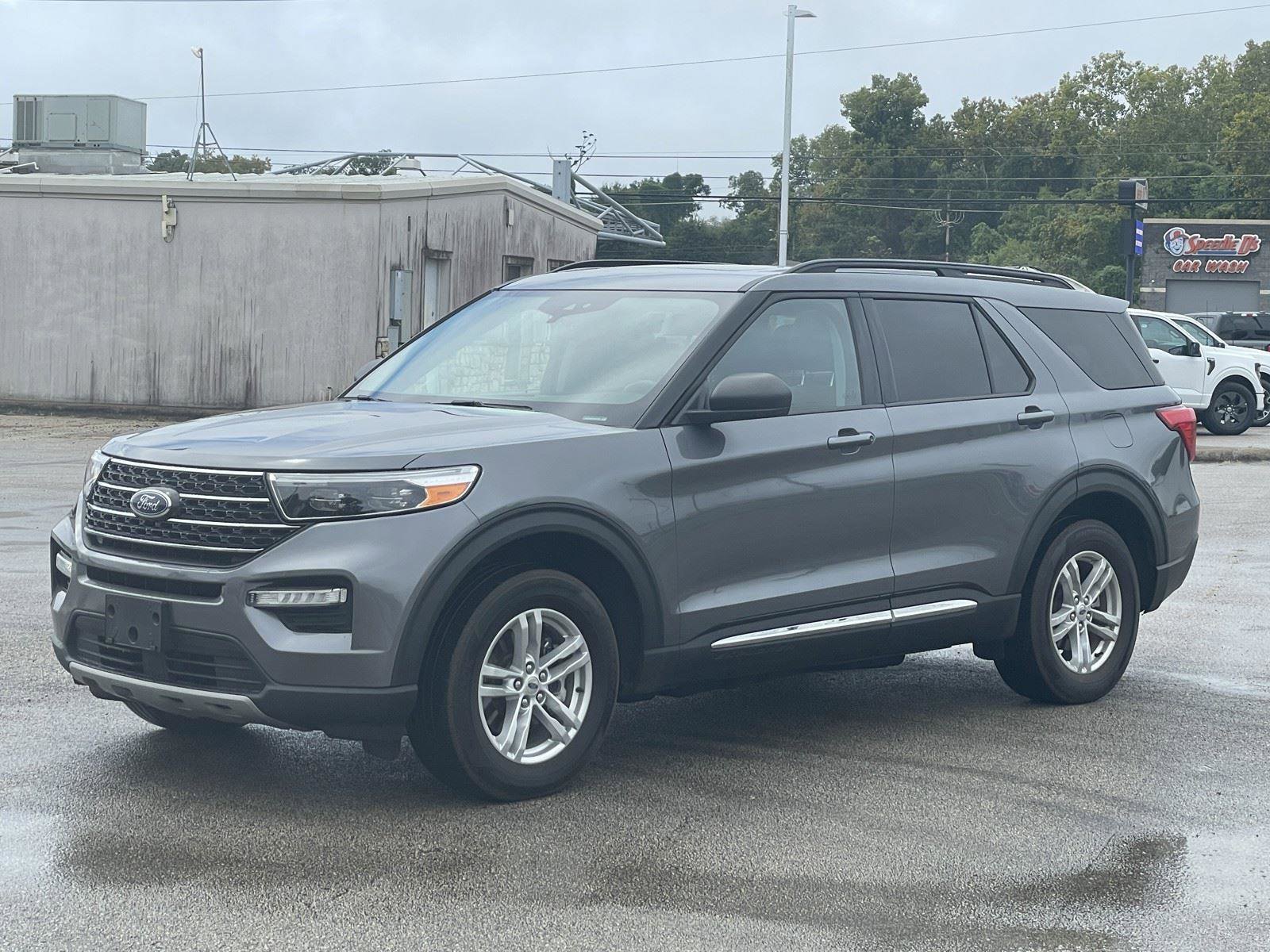 Certified 2022 Ford Explorer XLT w/ Equipment Group 202A image 3