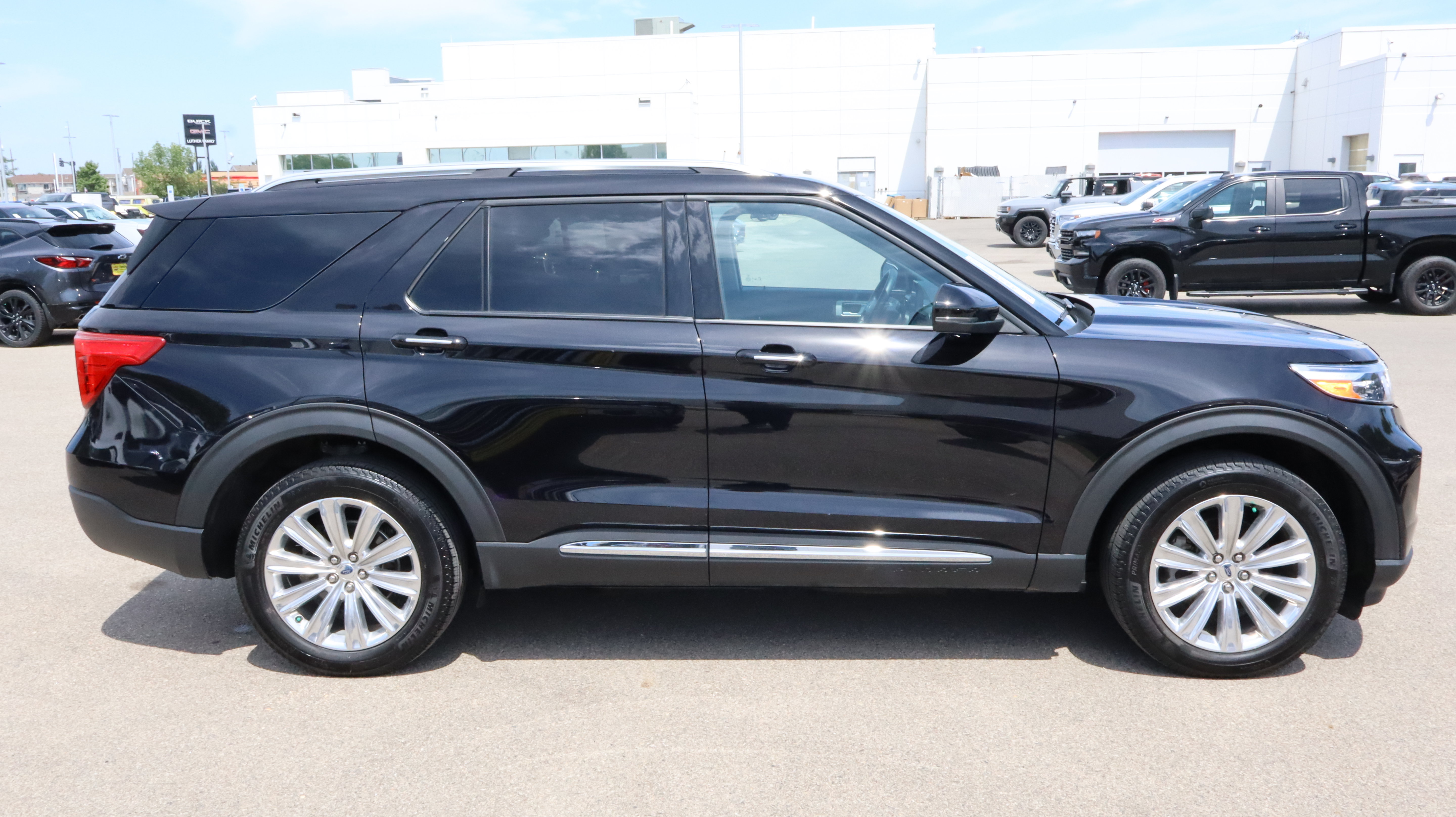 Used 2024 Ford Explorer Limited w/ Limited Technology Package AWD/4WD image 8
