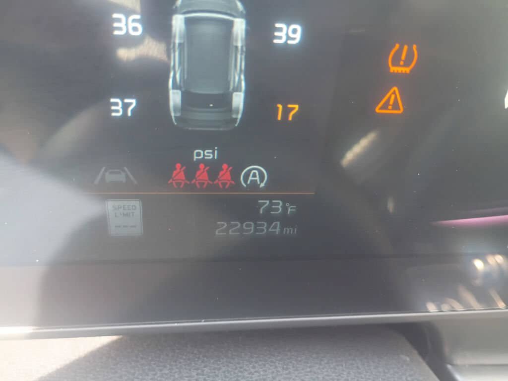 Used 2023 Kia Sportage X-Line w/ X-Line Premium Package AWD/4WD image 2