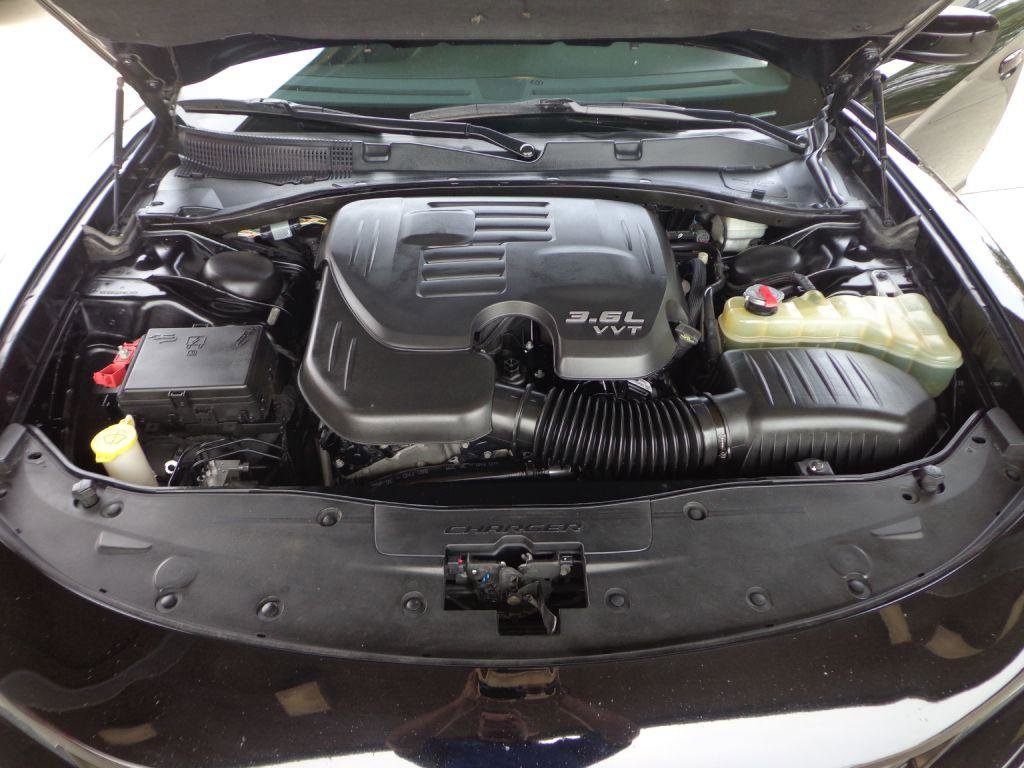 Used 2015 Dodge Charger SXT w/ AWD Plus Group image 12