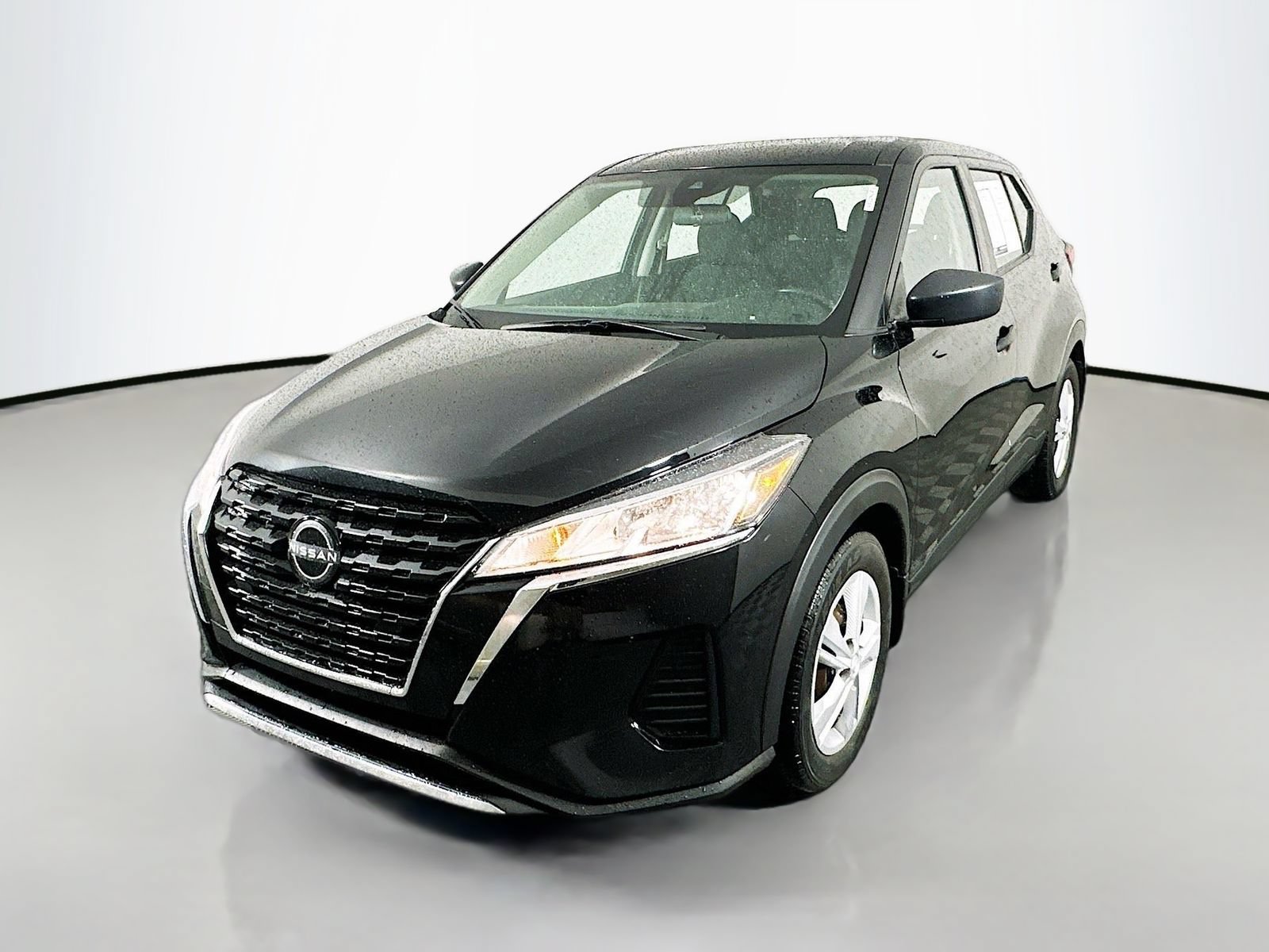 Used 2022 Nissan Kicks S FWD image 3
