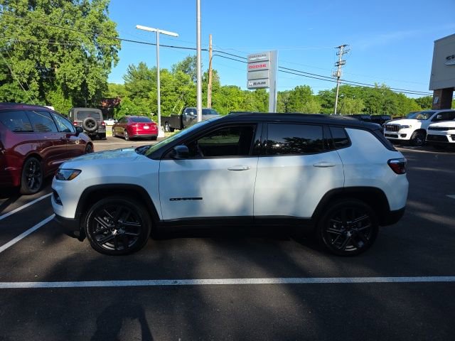 Used 2026 Jeep Compass Limited AWD/4WD image 2