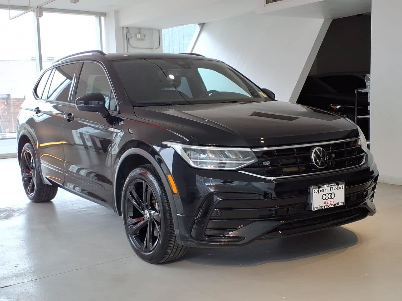 Used 2023 Volkswagen Tiguan SE R-Line AWD/4WD image 3