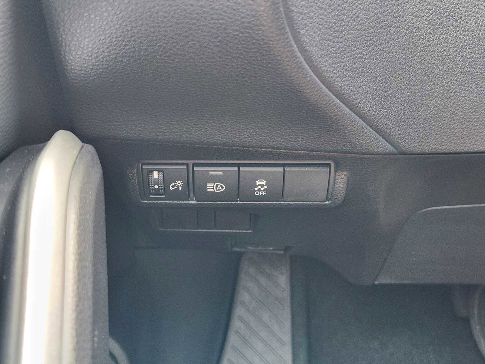 Used 2026 Toyota Corolla Cross XLE FWD image 22