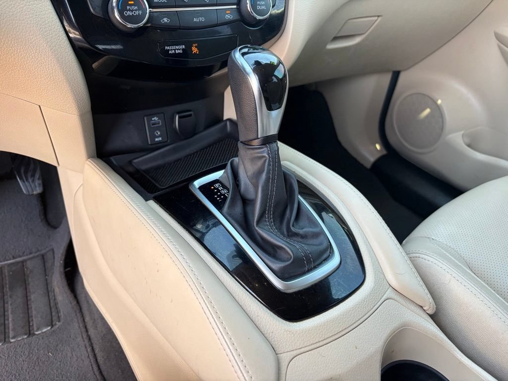 Used 2017 Nissan Rogue SL w/ SL Premium Package FWD image 30