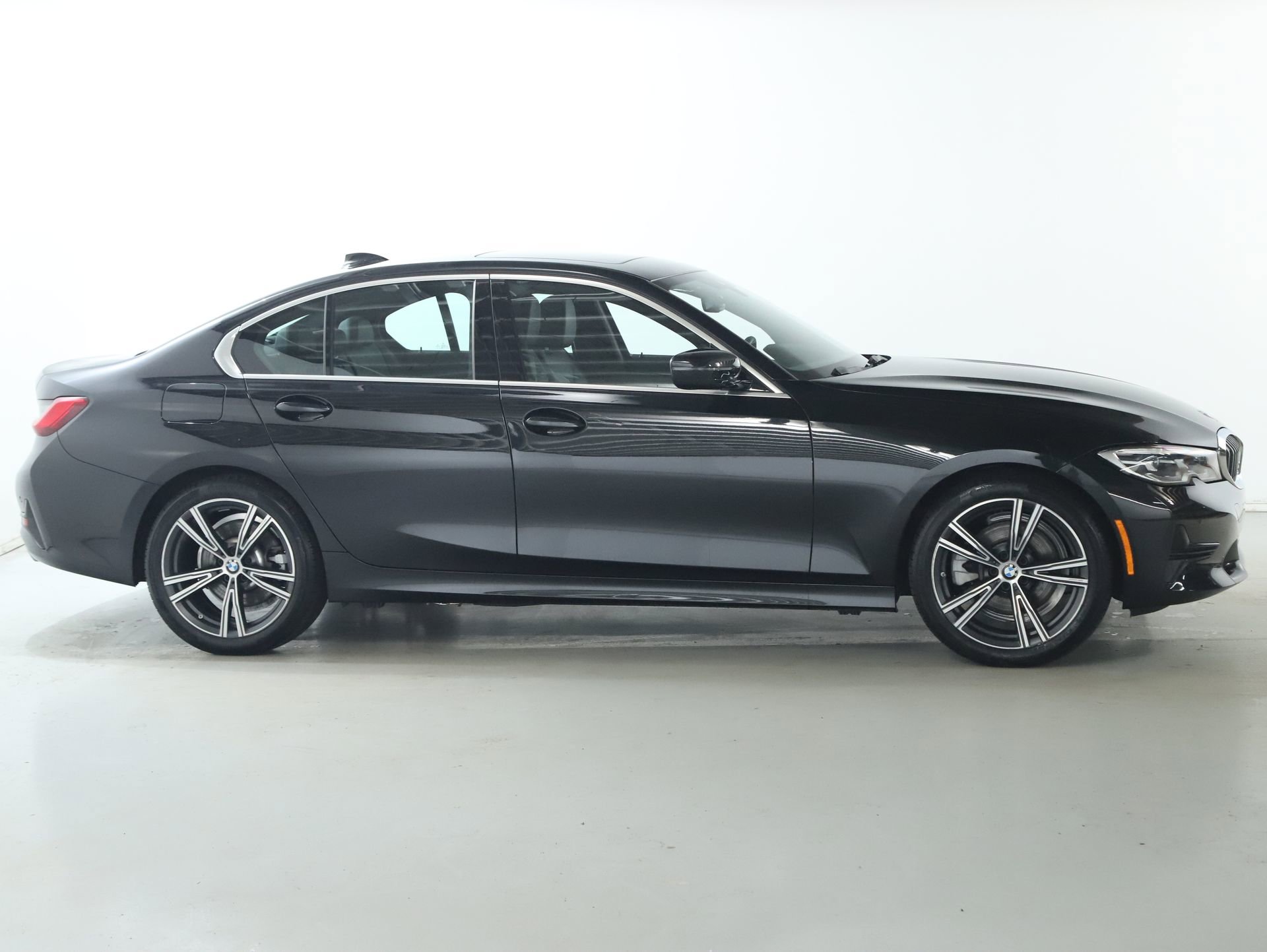 Used 2021 BMW 330e xDrive w/ Premium Package image 13