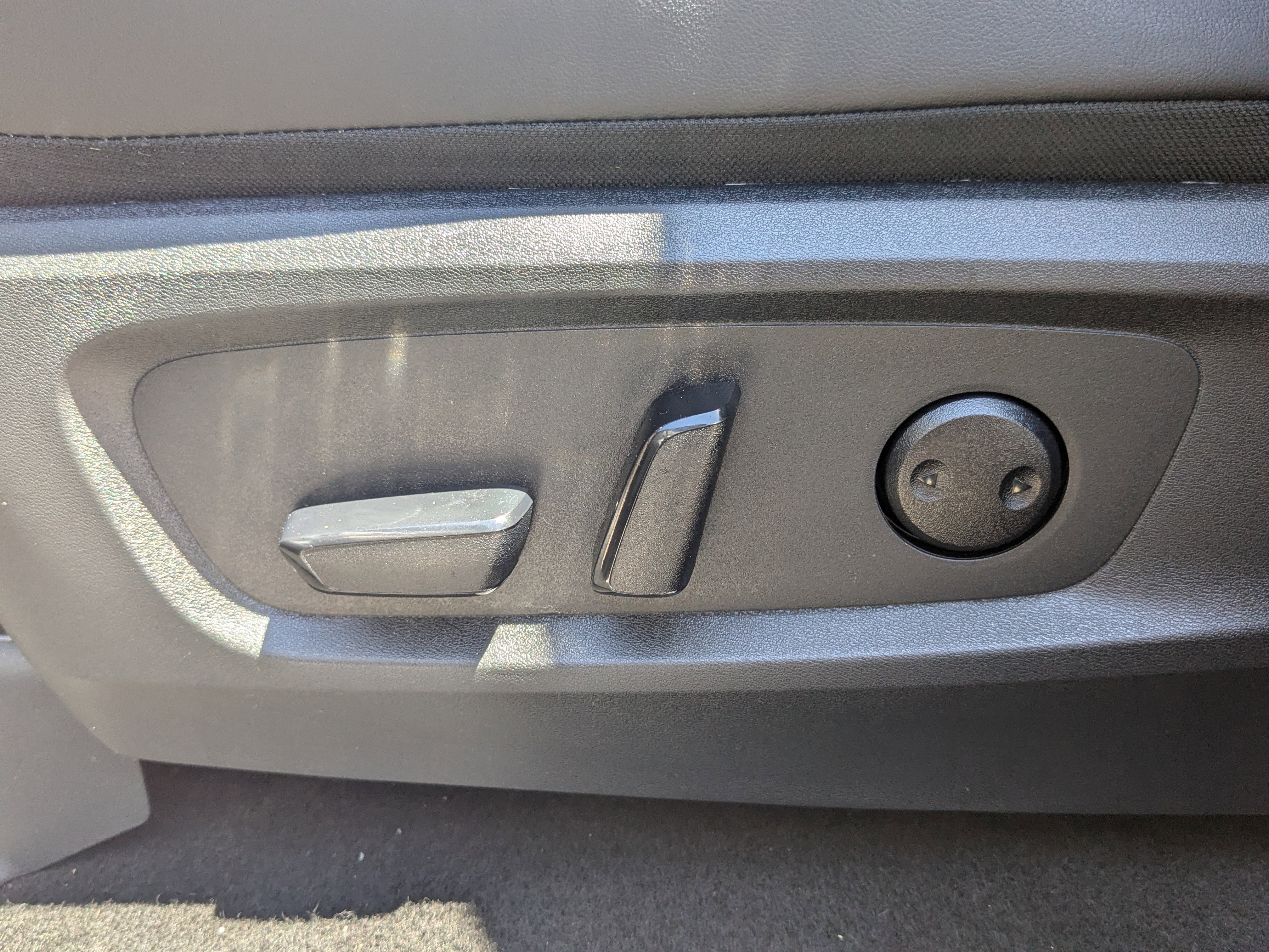 Used 2024 Nissan Pathfinder Platinum FWD image 25