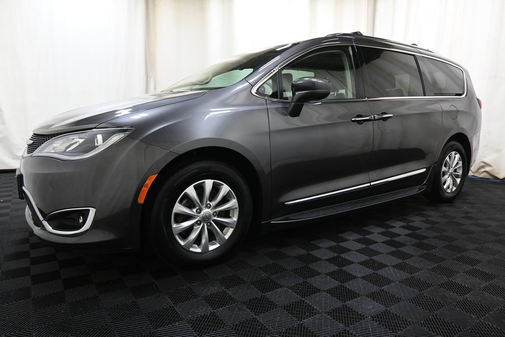 Used 2018 Chrysler Pacifica Touring-L Plus image 6