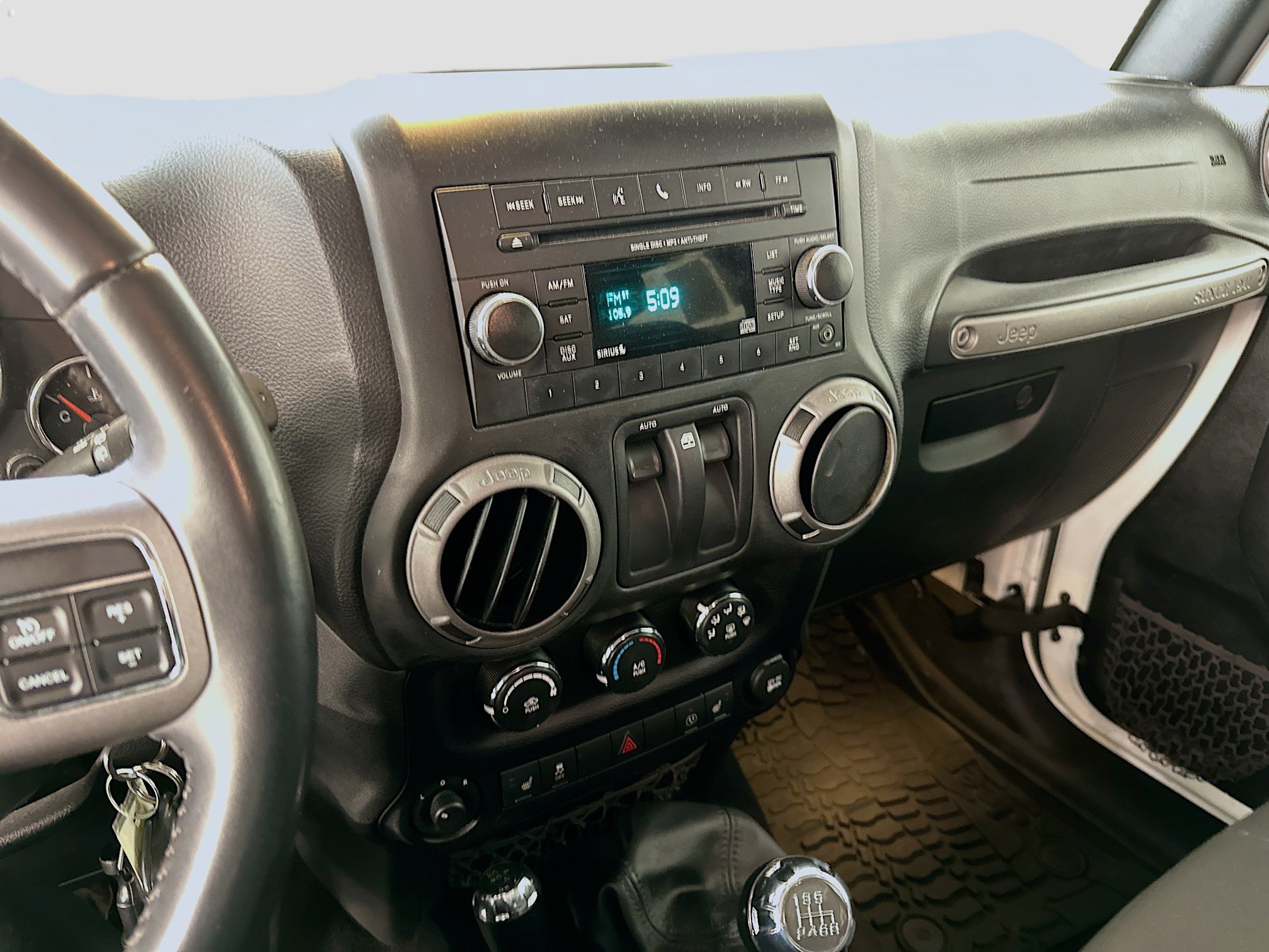 Used 2016 Jeep Wrangler Sport image 24