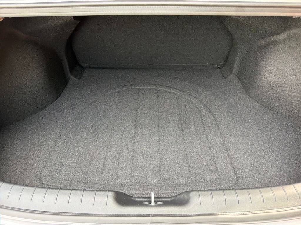 Used 2025 Hyundai Elantra Sport FWD image 31