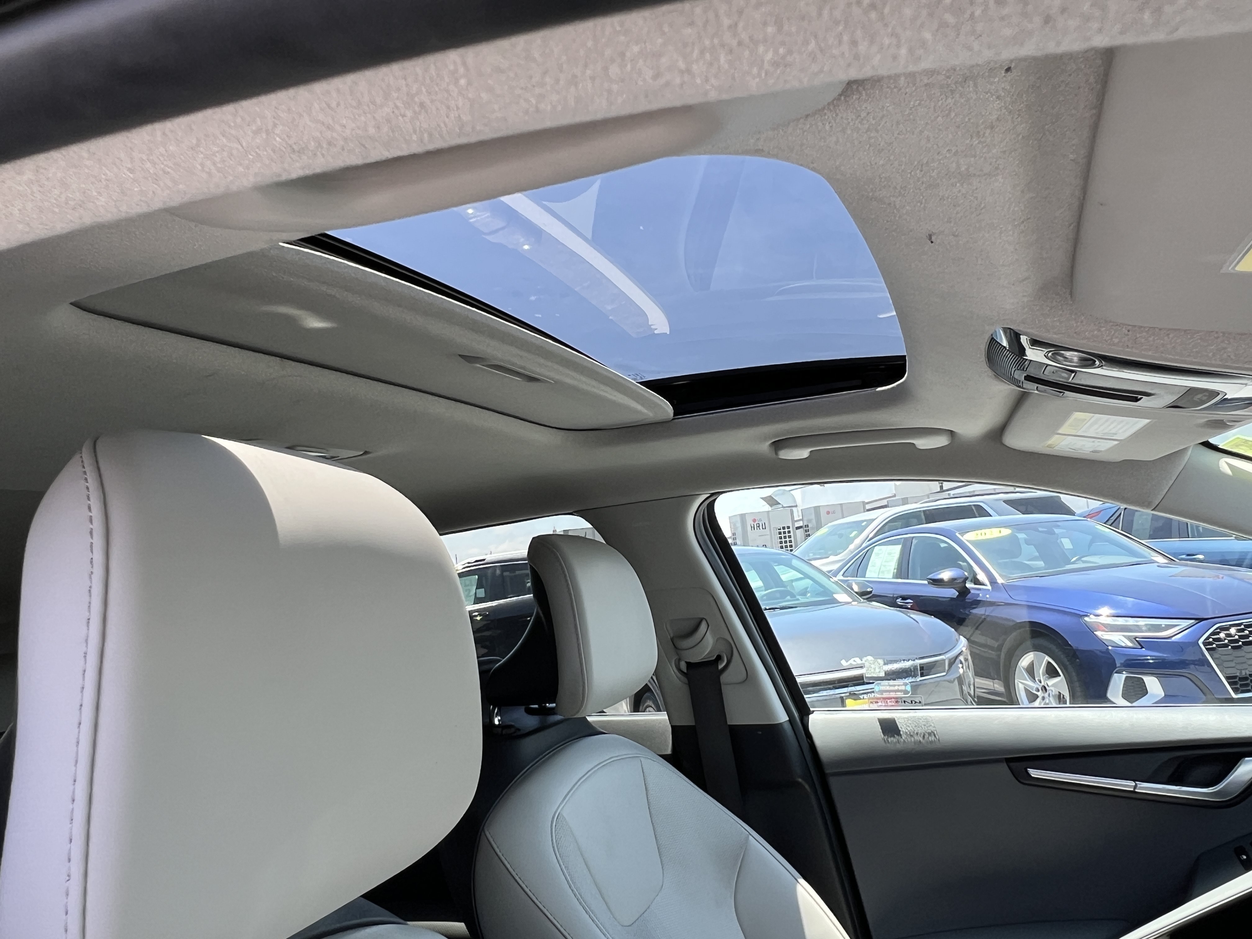 Certified 2023 Kia Niro EX Touring FWD image 17