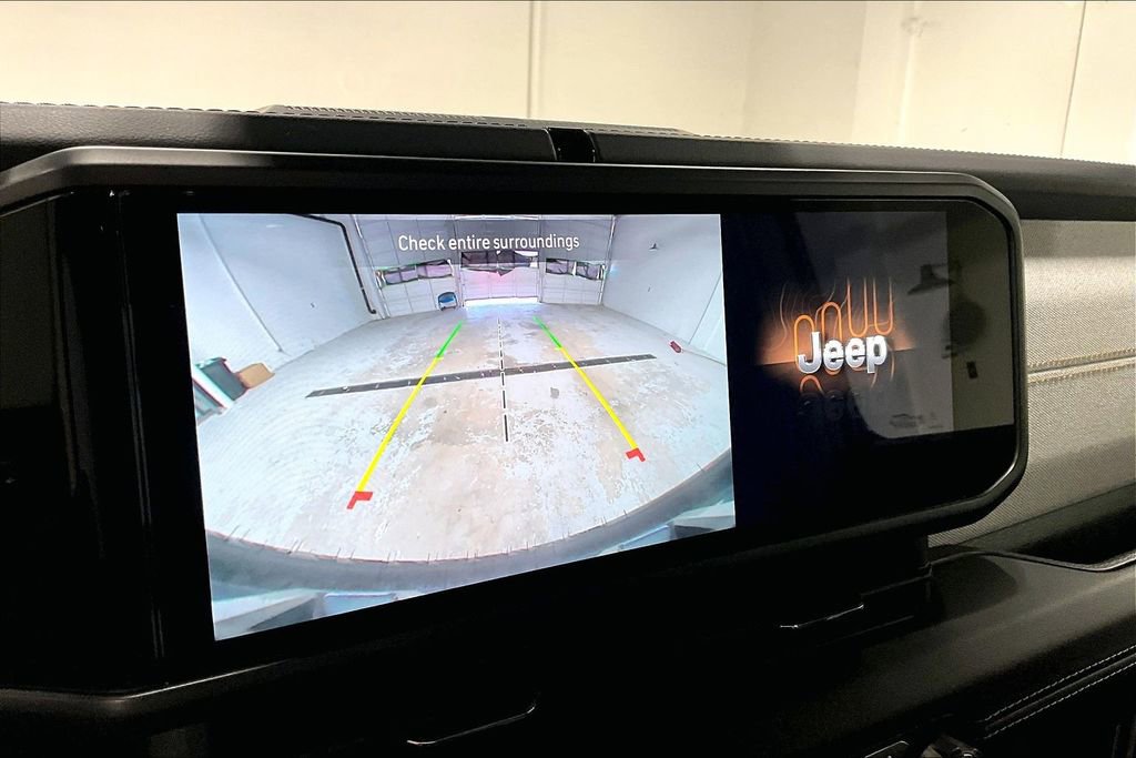 Used 2025 Jeep Wrangler Unlimited Sahara AWD/4WD image 30