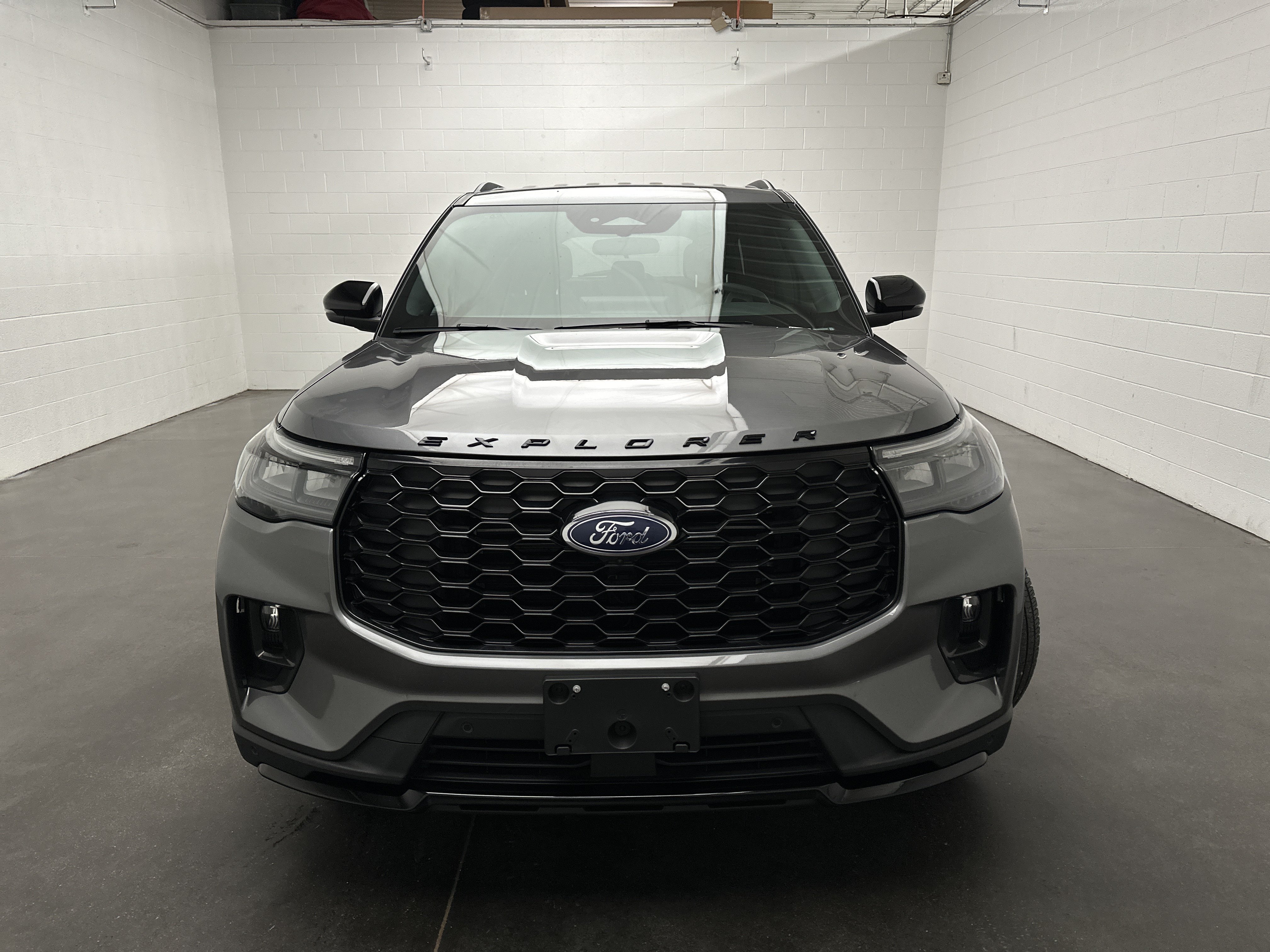 Used 2025 Ford Explorer ST-Line w/ ST-Line Street Pack AWD/4WD image 4