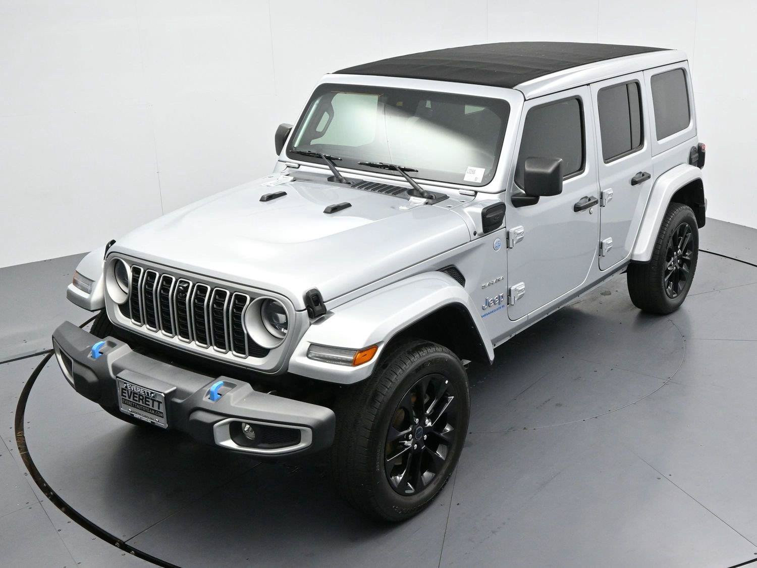 Used 2024 Jeep Wrangler Unlimited Sahara w/ Technology Group AWD/4WD image 44