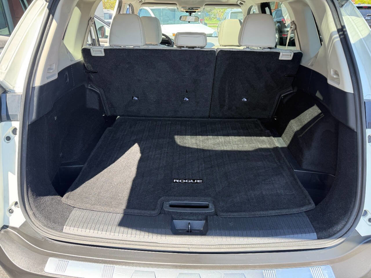 Used 2021 Nissan Rogue SV w/ Premium Package AWD/4WD image 17