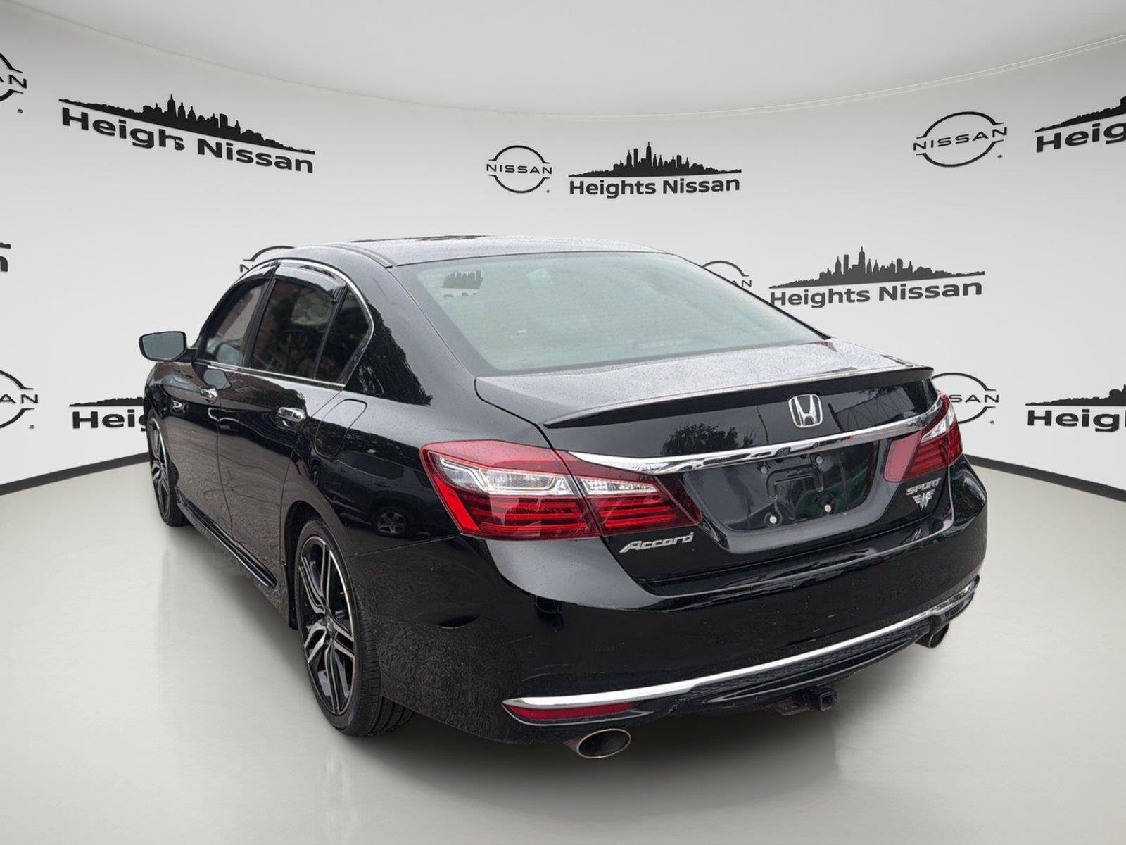 Used 2017 Honda Accord Sport image 7