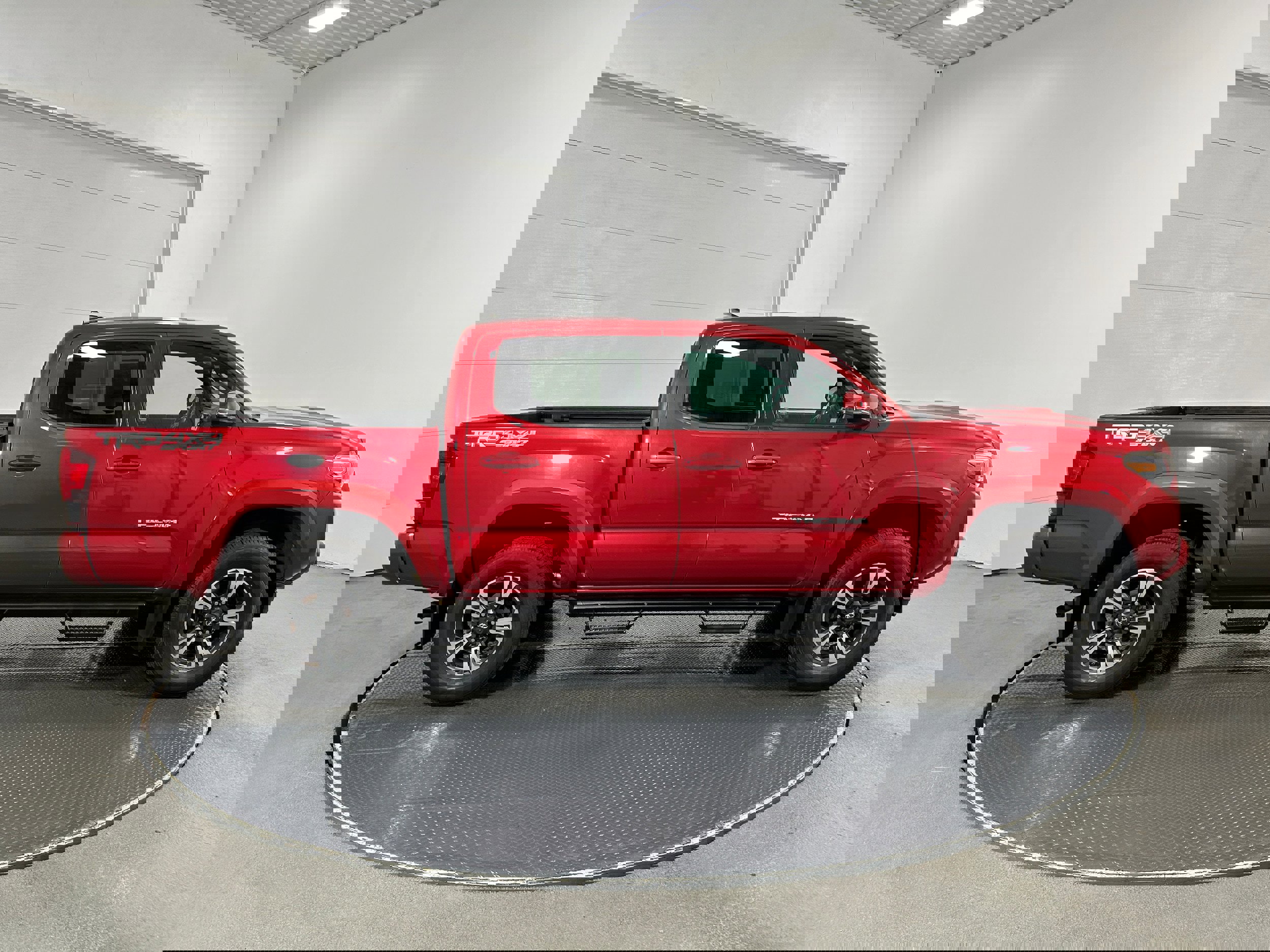 Used 2019 Toyota Tacoma TRD Sport image 30