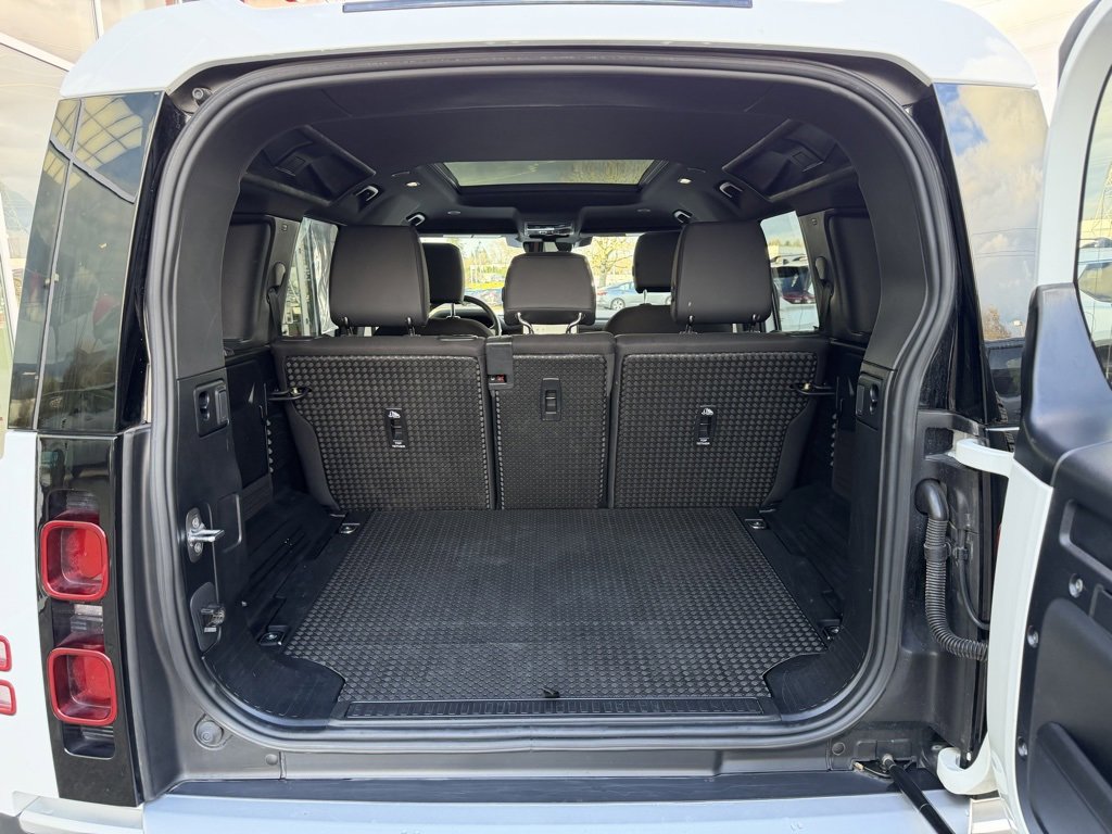 Used 2025 Land Rover Defender 110 S image 10