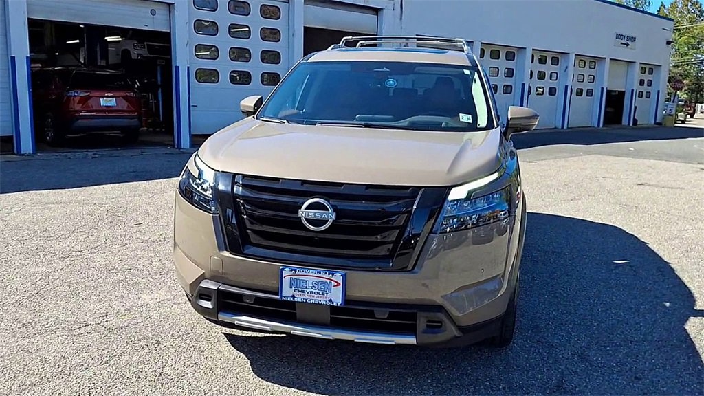 Used 2025 Nissan Pathfinder Platinum w/ Black Appearance Package image 3