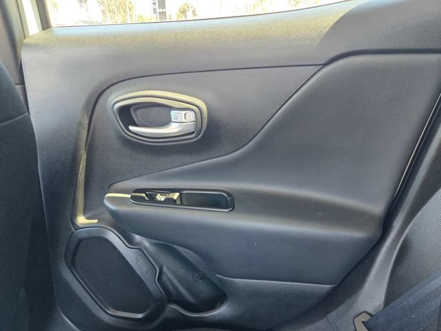 Used 2023 Jeep Renegade Latitude AWD/4WD image 12