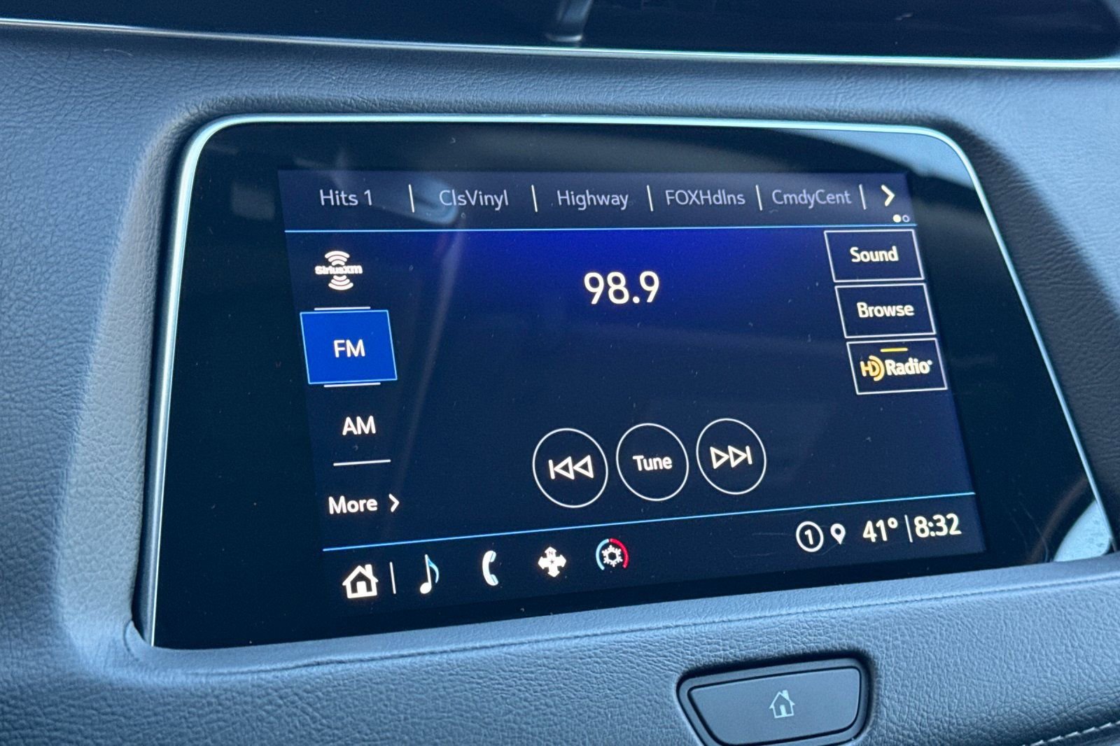 Used 2022 Cadillac XT4 Premium Luxury w/ Enhanced Visibility Package image 20