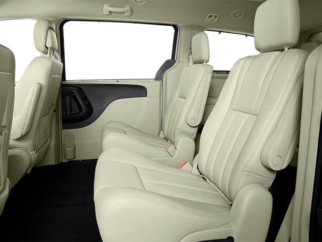 Used 2014 Chrysler Town & Country Touring-L w/ Driver Convenience Group FWD image 13