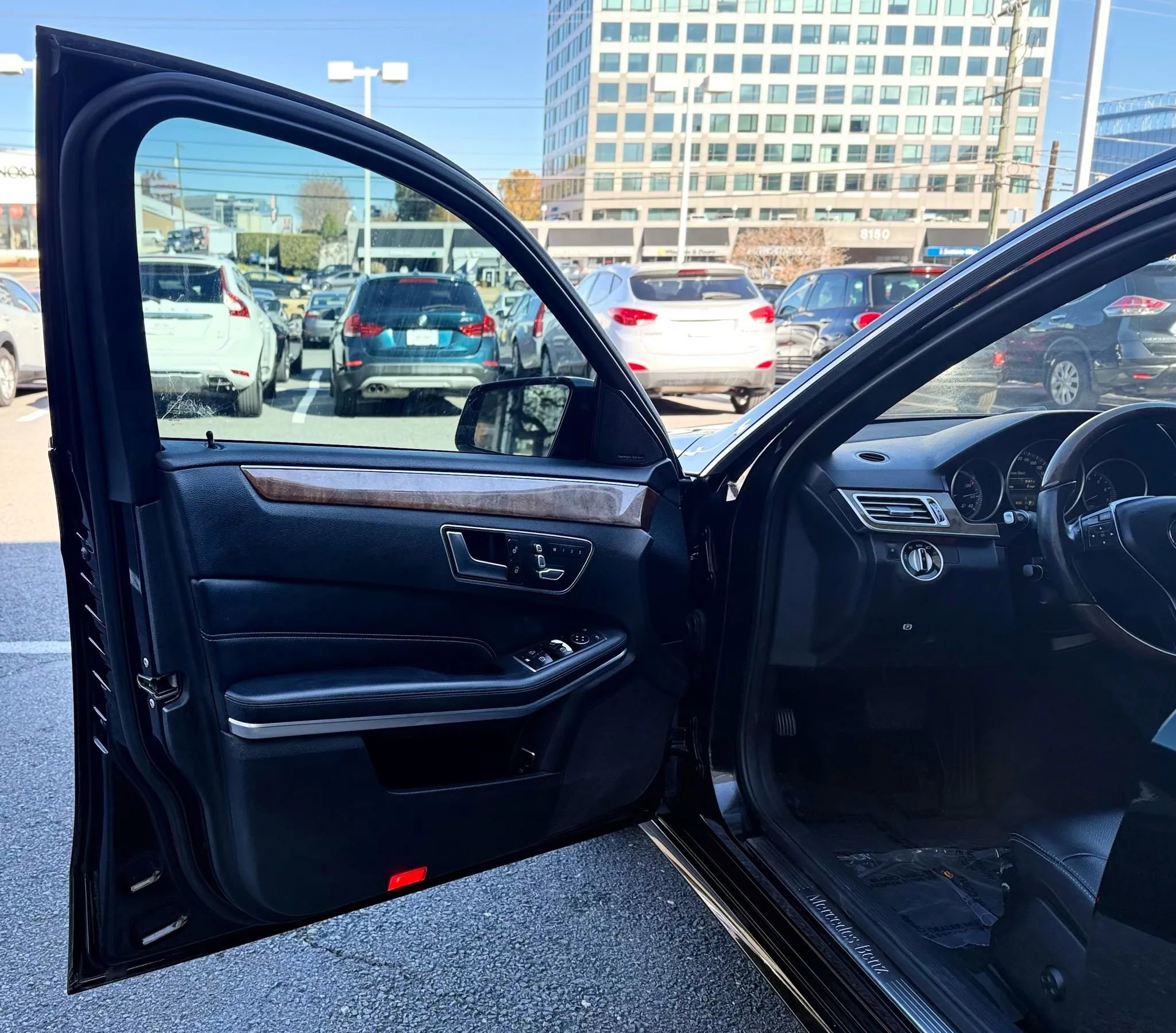 Used 2014 Mercedes-Benz E 350 4MATIC Sedan image 9