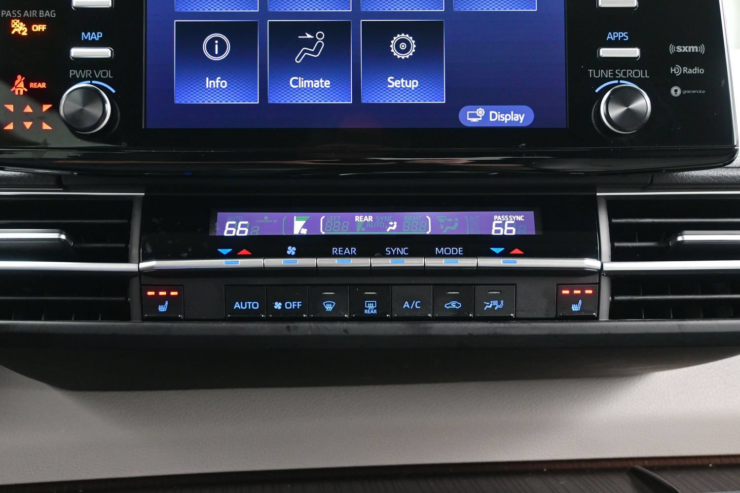 Used 2024 Toyota Sienna XLE FWD image 22